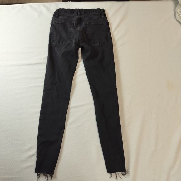 Women's Frame Skinny Jeans Mid-Rise Raw-Edge Step Hem Jeans In Oxshott Size 26 - Picture 3 of 9